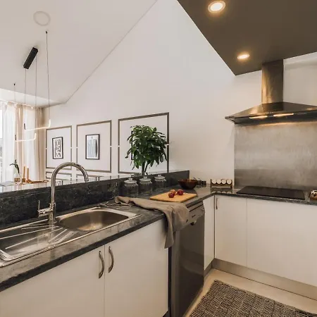 Sost - 2 Bedrooms And Shared Rooftop In Alcantara * Lissabon