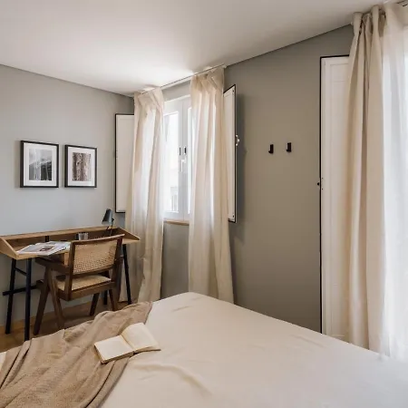 アパート Sost - 2 Bedrooms And Shared Rooftop In Alcantara *